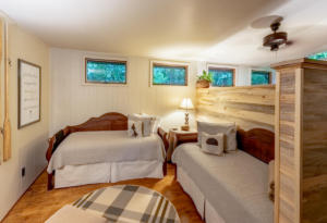 Sleeping Lodge - Daybed Section